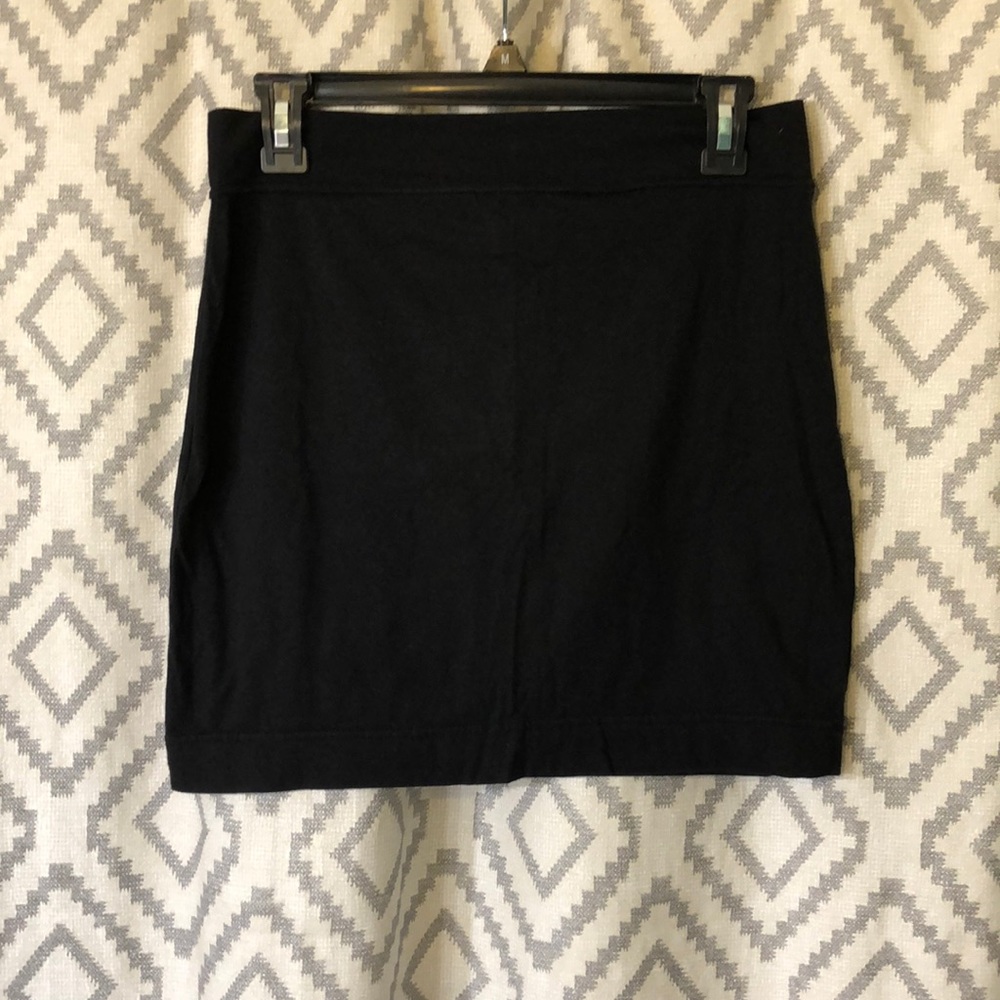 VS Black Pull-On Skirt